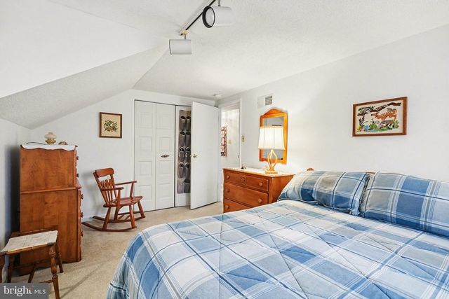 1 HANCOCK CT, New Freedom, PA 17349