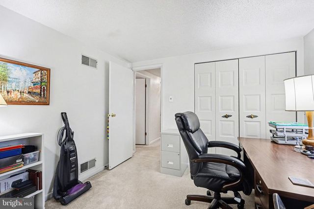 1 HANCOCK CT, New Freedom, PA 17349