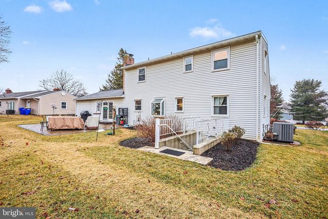 1 HANCOCK CT, New Freedom, PA 17349