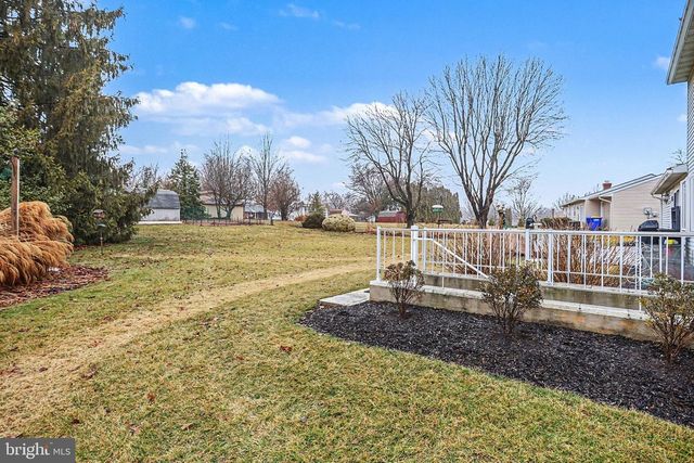 1 HANCOCK CT, New Freedom, PA 17349