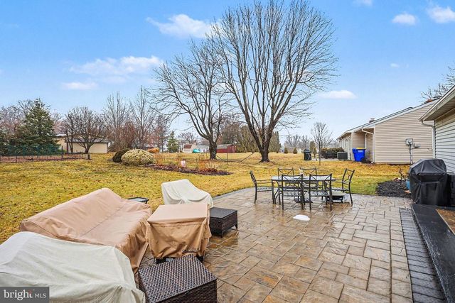 1 HANCOCK CT, New Freedom, PA 17349