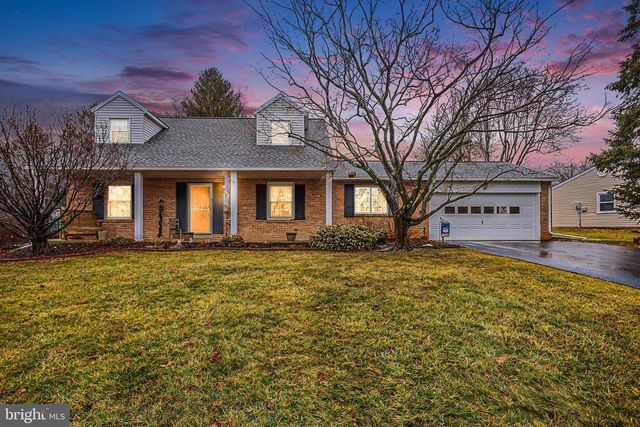 1 HANCOCK CT, New Freedom, PA 17349