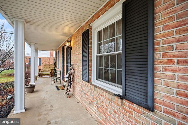 1 HANCOCK CT, New Freedom, PA 17349