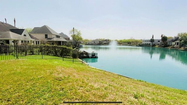 2823 Plantation Lakes Drive, Missouri City, TX 77459