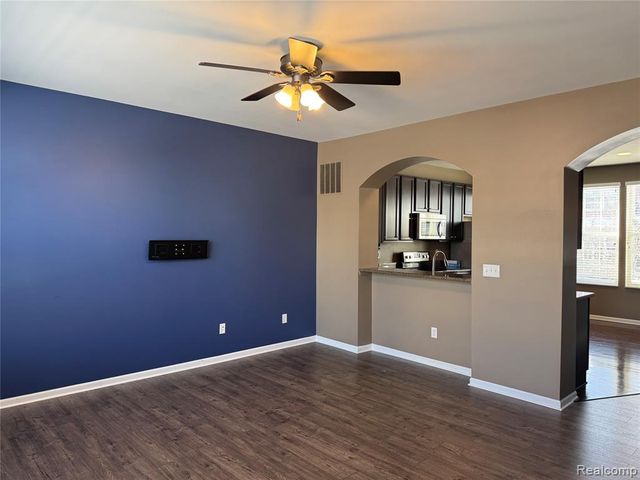 28024 Hopkins Drive, Novi, MI 48377