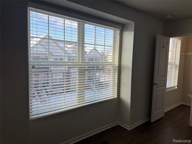 28024 Hopkins Drive, Novi, MI 48377