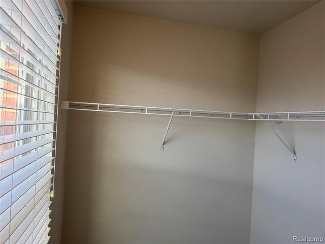 28024 Hopkins Drive, Novi, MI 48377