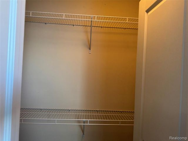 28024 Hopkins Drive, Novi, MI 48377