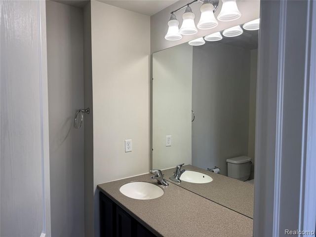 28024 Hopkins Drive, Novi, MI 48377