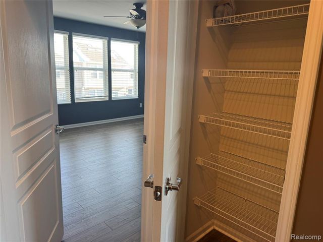 28024 Hopkins Drive, Novi, MI 48377