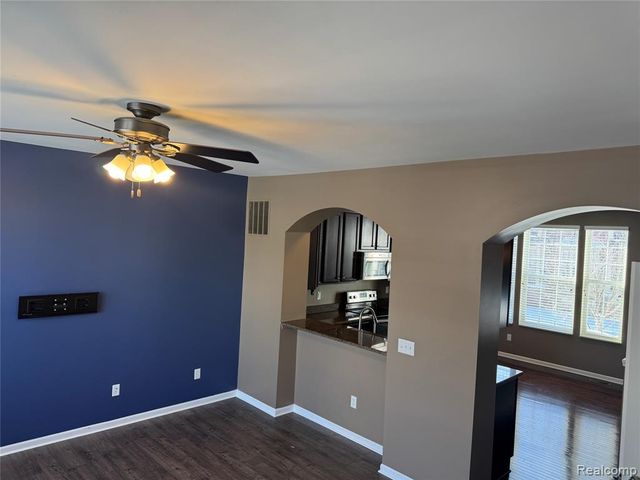 28024 Hopkins Drive, Novi, MI 48377