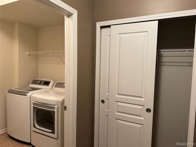 28024 Hopkins Drive, Novi, MI 48377