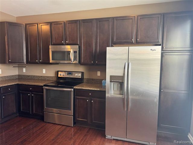 28024 Hopkins Drive, Novi, MI 48377