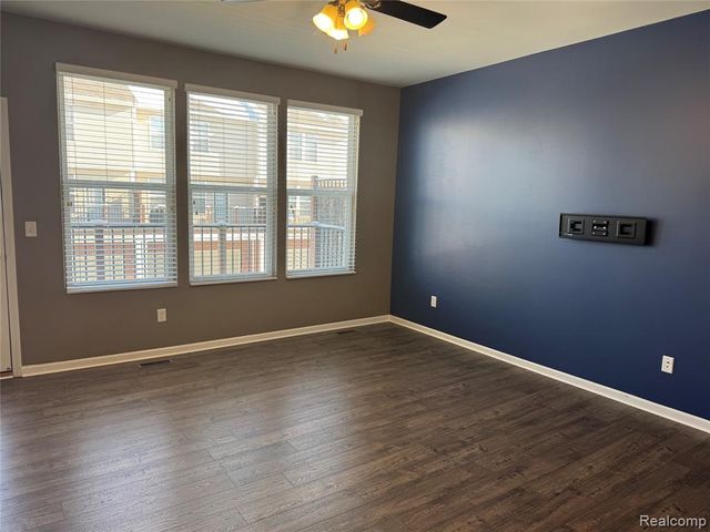 28024 Hopkins Drive, Novi, MI 48377