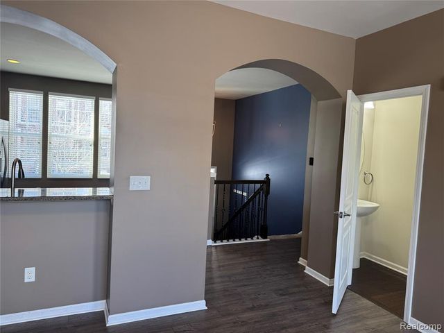 28024 Hopkins Drive, Novi, MI 48377