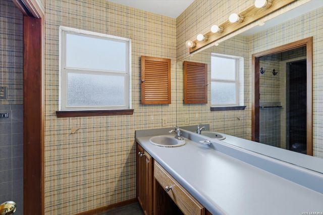 570 Rimrock Pass, Canyon Lake, TX 78133