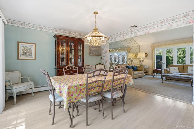 1 S Oaks Boulevard, Plainview, NY 11803