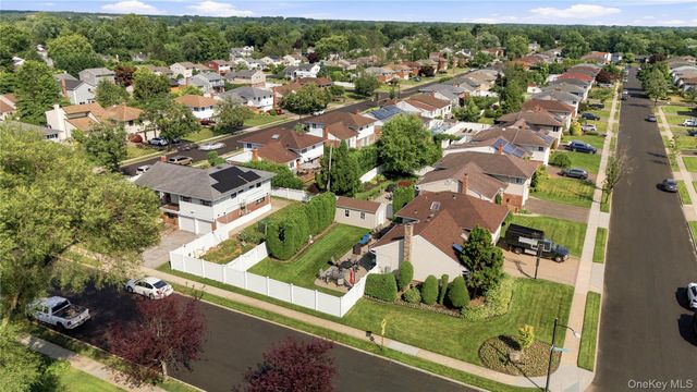 1 S Oaks Boulevard, Plainview, NY 11803