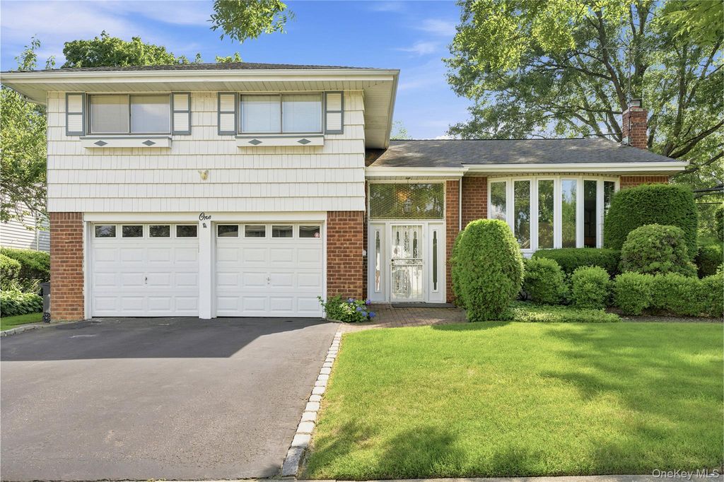 1 S Oaks Boulevard, Plainview, NY 11803