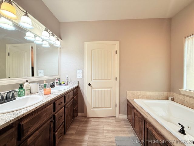 7004 S 4th Street W, Muskogee, OK 74401