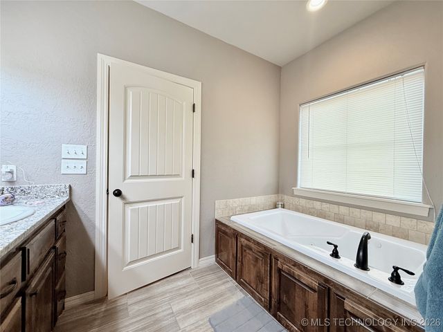 7004 S 4th Street W, Muskogee, OK 74401