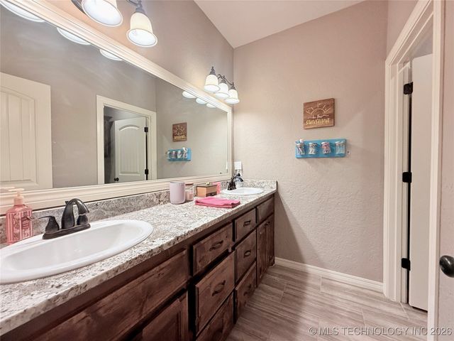 7004 S 4th Street W, Muskogee, OK 74401