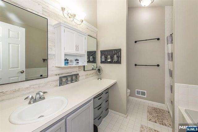 3 Freedom Court, Montville Township, NJ 07045