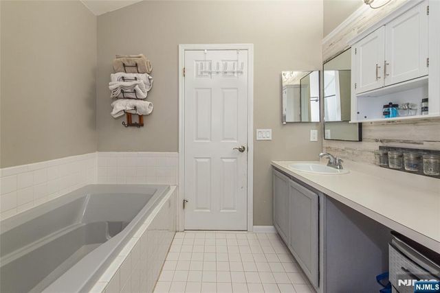 3 Freedom Court, Montville Township, NJ 07045
