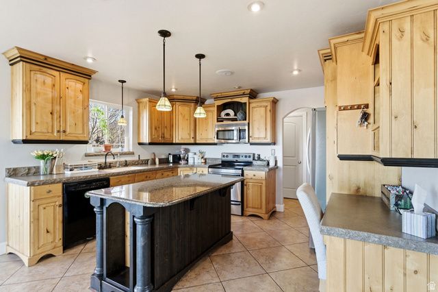 75 S HILLSIDE DR, Elk Ridge, UT 84651