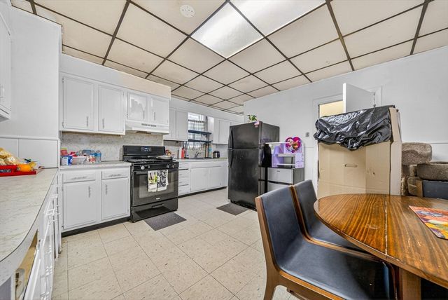 39 Derby St, Somerville, MA 02145