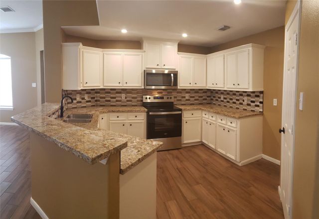 222 Canterbury Drive, Conroe, TX 77303