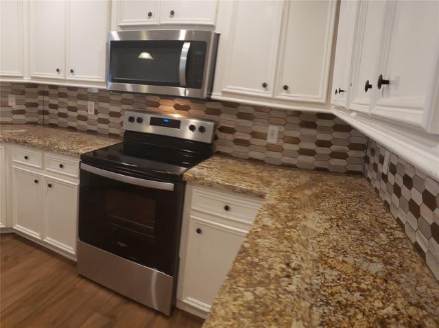 222 Canterbury Drive, Conroe, TX 77303