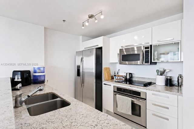601 NE 36th St 3011, Miami, FL 33137