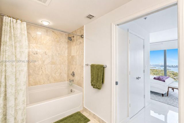 601 NE 36th St 3011, Miami, FL 33137