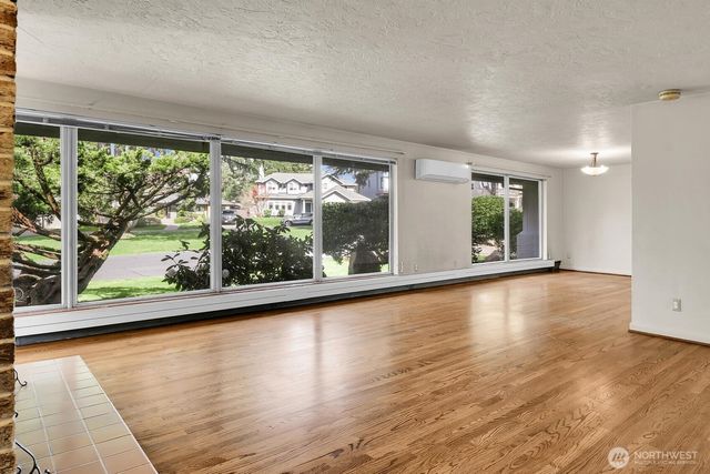 4719 NE Park Place, Seattle, WA 98115