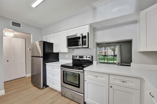 7000 NOVA DR 105E, Davie, FL 33317