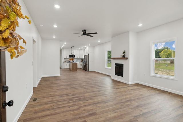 404 W 4th Ave, Hohenwald, TN 38462