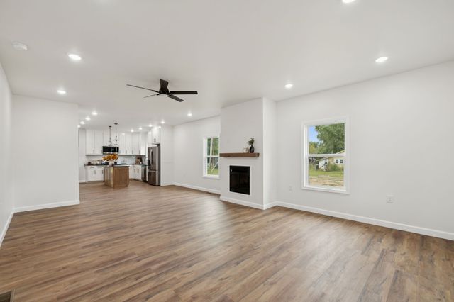 404 W 4th Ave, Hohenwald, TN 38462