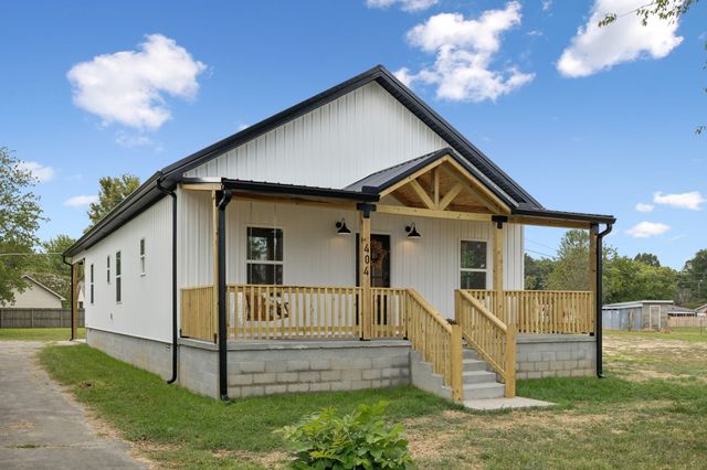 404 W 4th Ave, Hohenwald, TN 38462