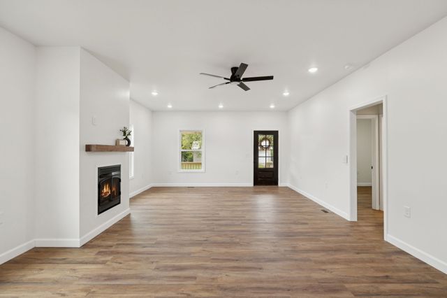404 W 4th Ave, Hohenwald, TN 38462