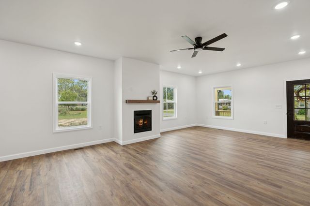 404 W 4th Ave, Hohenwald, TN 38462