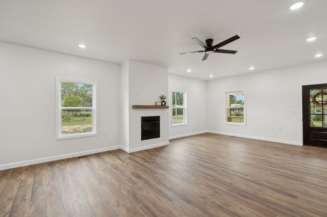 404 W 4th Ave, Hohenwald, TN 38462