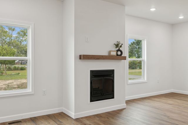 404 W 4th Ave, Hohenwald, TN 38462