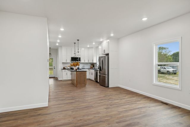 404 W 4th Ave, Hohenwald, TN 38462