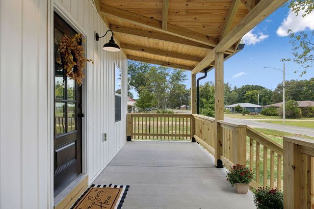 404 W 4th Ave, Hohenwald, TN 38462