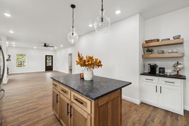 404 W 4th Ave, Hohenwald, TN 38462