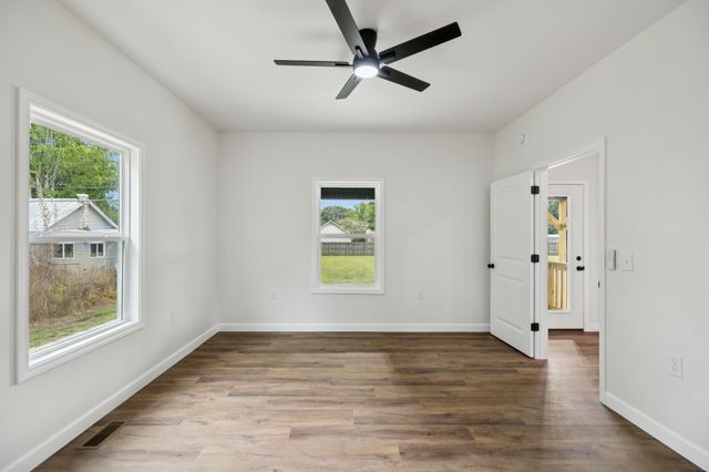 404 W 4th Ave, Hohenwald, TN 38462