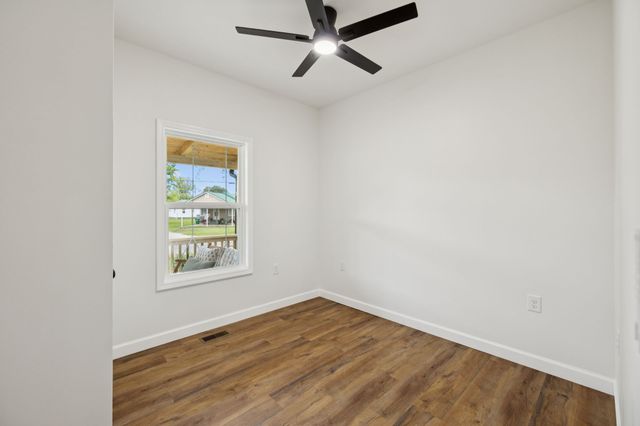 404 W 4th Ave, Hohenwald, TN 38462