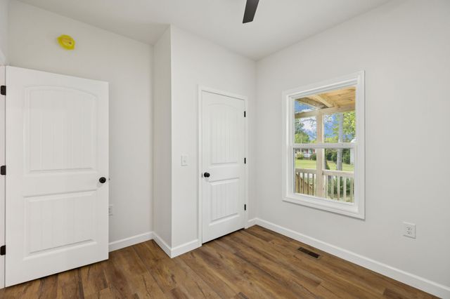 404 W 4th Ave, Hohenwald, TN 38462