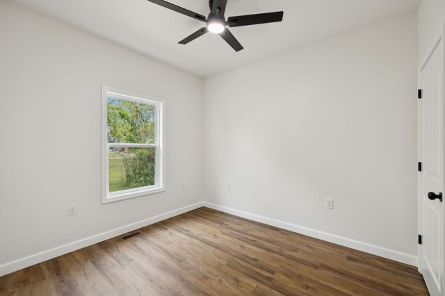 404 W 4th Ave, Hohenwald, TN 38462